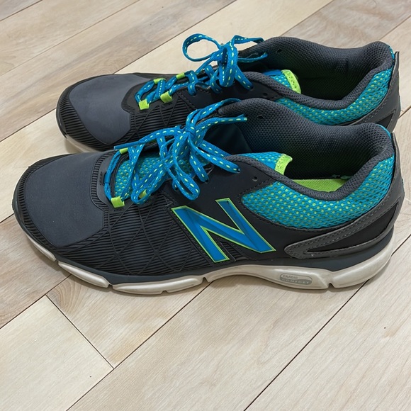 New Balance sneakers - Picture 2 of 10